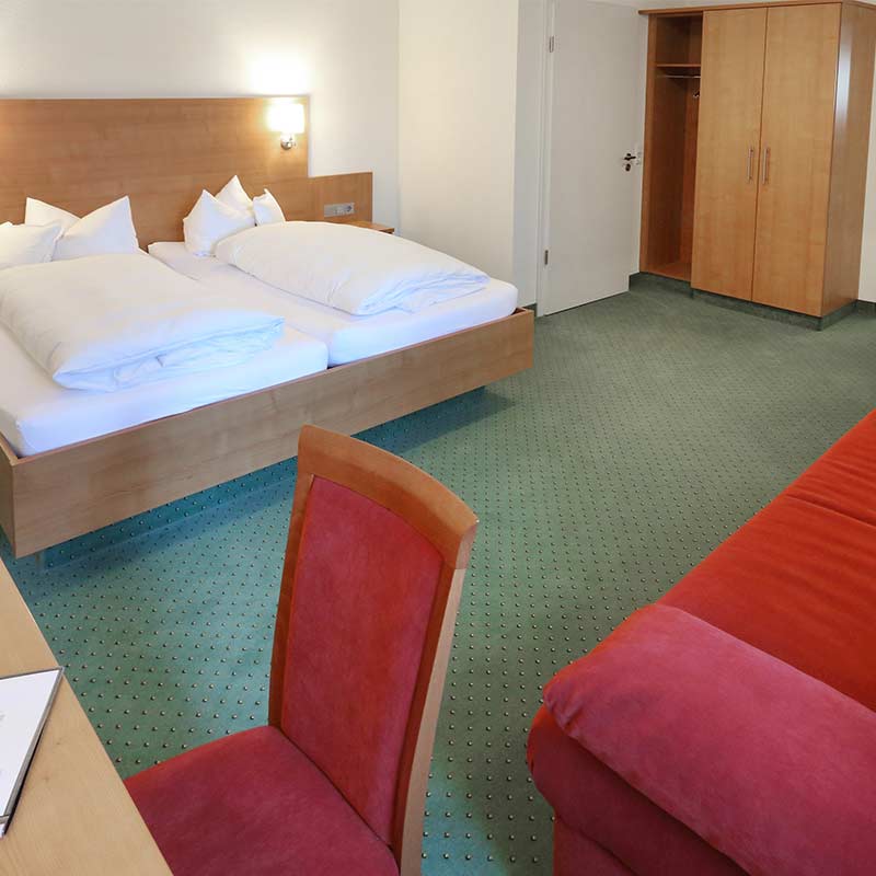 Dreibettzimmer im Hotel Roter Ochsen in Lauchheim